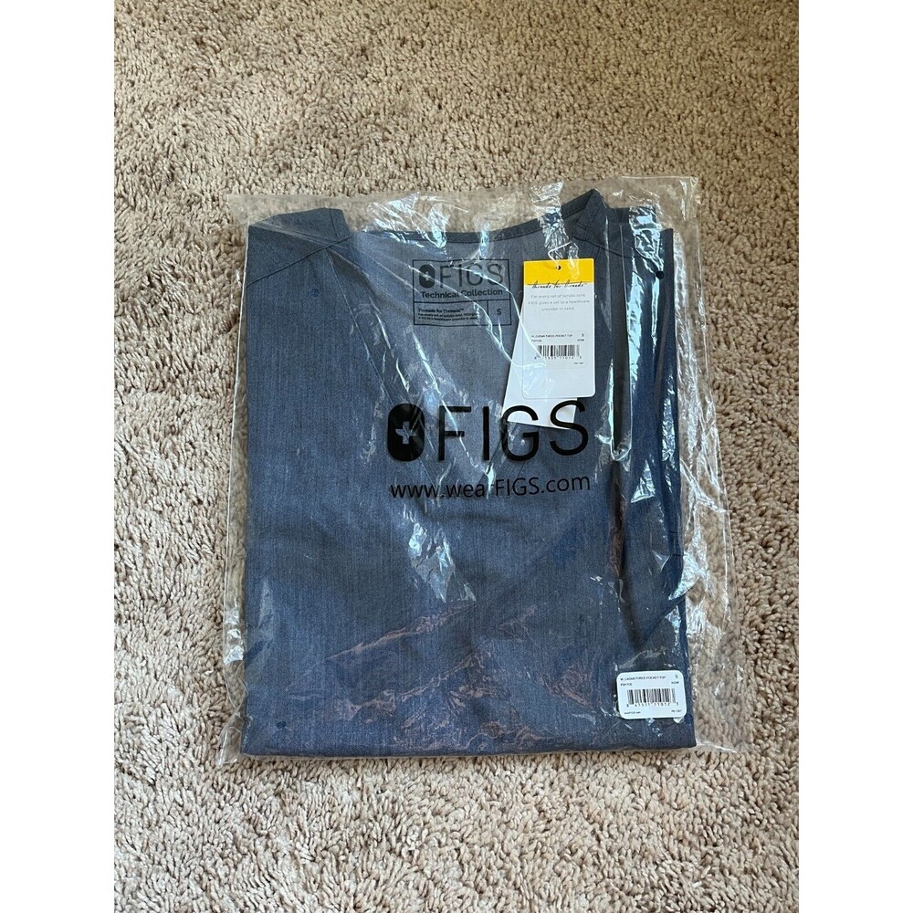 FIGS Women’s Casma Three-Pocket Scrub Top in Heather Denim Size SMALL NEW!